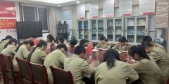 高二年級(jí)召開學(xué)生座談會(huì)